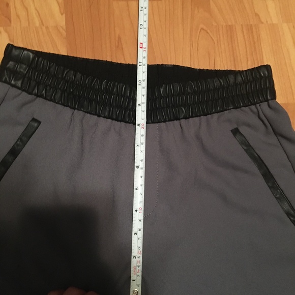 Banana Republic Faux-Leather Drapey pants (2P) - Picture 6 of 11